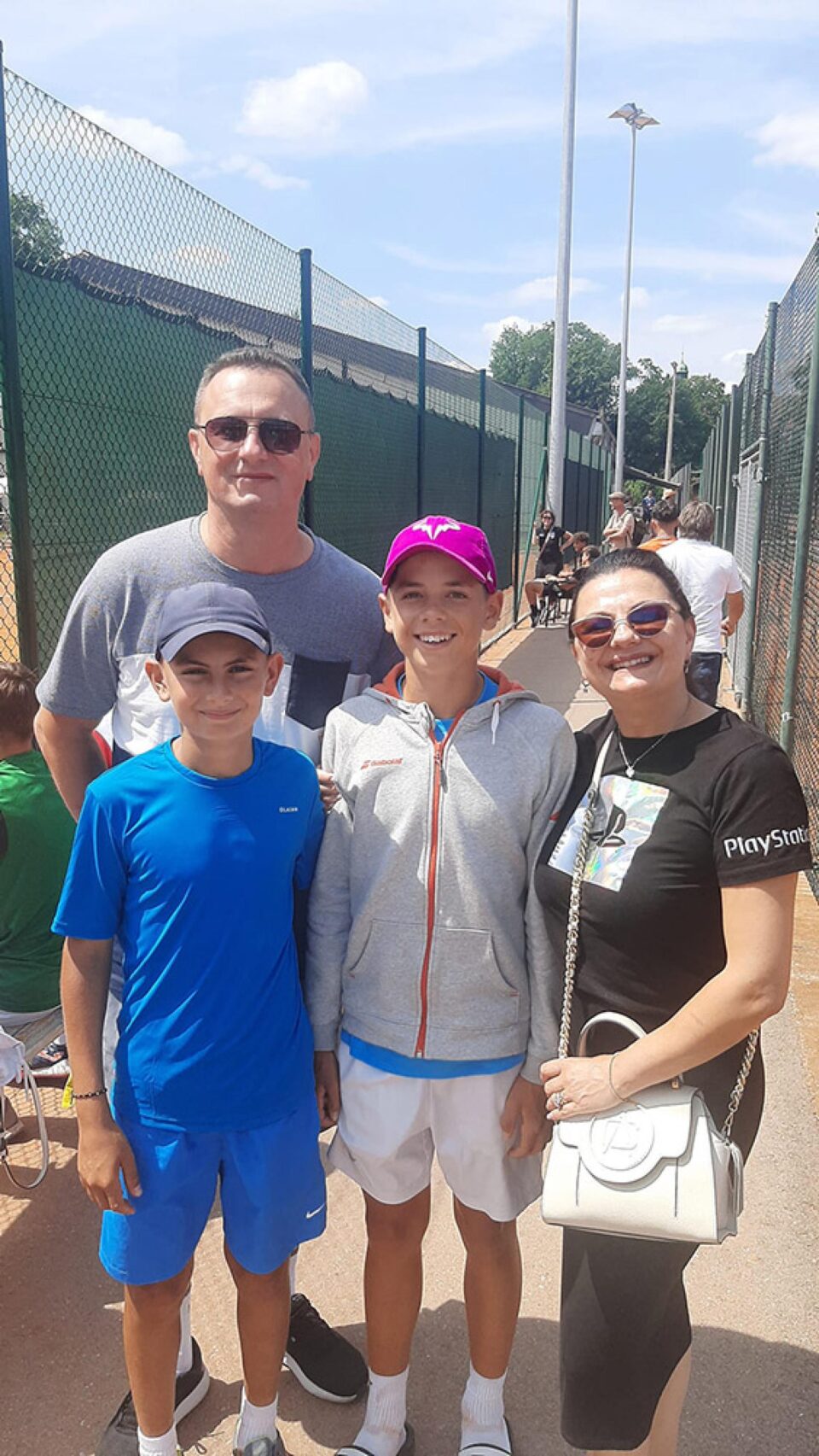 David Arcip împreună cu coechipierul german și familia