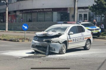 Loganul Poliției care a fost lovit de un BMW