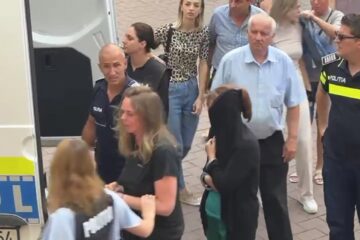 Toate cele cinci persoane acuzate că și-au însușit alcool din confiscări rămân în arest preventiv