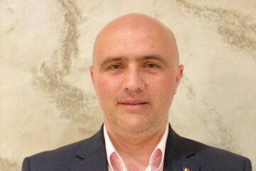 Deputatul AUR Doru Acatrinei îi cere premierului Ciolacu să aloce fonduri pentru combaterea corupției în acordarea permiselor auto