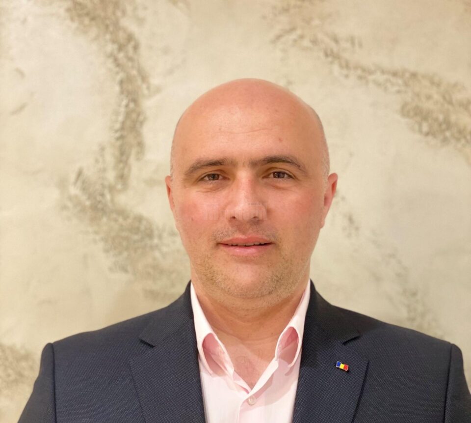 Deputatul AUR Doru Acatrinei îi cere premierului Ciolacu să aloce fonduri pentru combaterea corupției în acordarea permiselor auto Deputatul AUR Doru Acatrinei îi cere premierului Ciolacu să aloce fonduri pentru combaterea corupției în acordarea permiselor auto