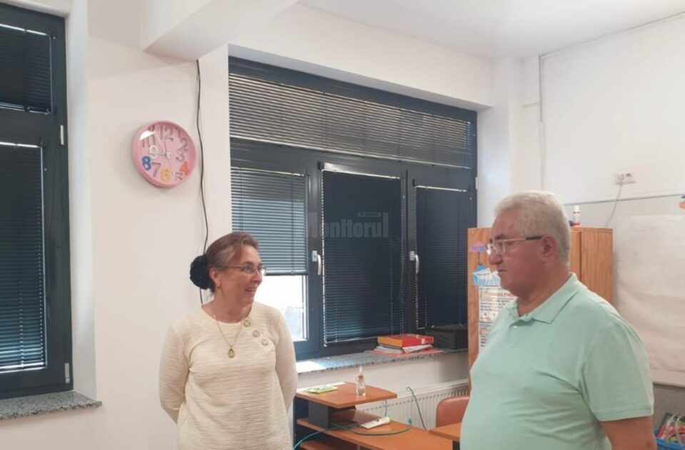 Primarul Sucevei, Ion Lungu, a făcut verificări în teren la unitățile școlare unde sunt lucrări în derulare, în special pe reabilitare termică a clădirilor 4