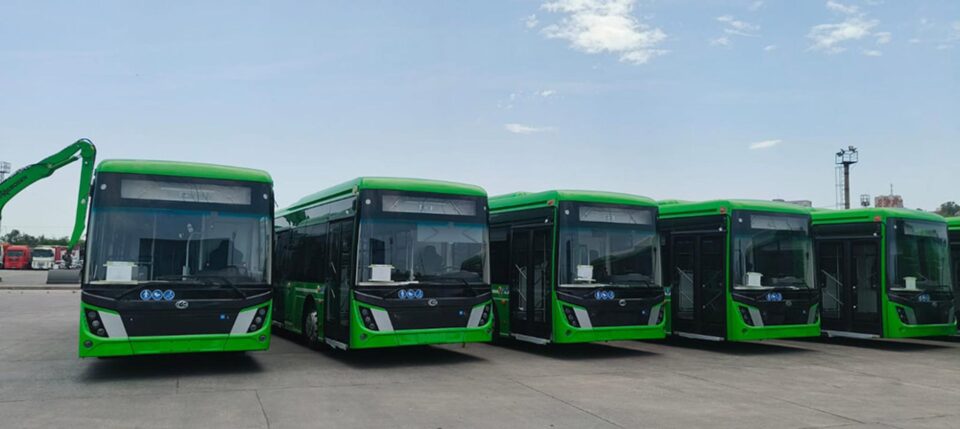 Primele 50 de autobuze pentru transportul metropolitan vor ajunge în zilele următoare la Suceava Primele 50 de autobuze pentru transportul metropolitan vor ajunge în zilele următoare la Suceava