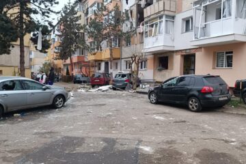 Blocul de locuințe de pe strada Rarău – cartierul Burdujeni, afectat grav de o explozie cauzată de acumularea de gaz metan