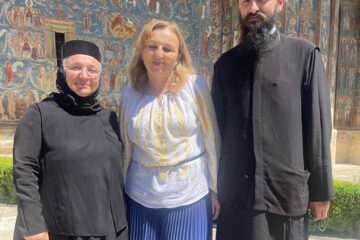 Stareța Gabriela, prof. univ. dr. Diana Cimpoeșu și preotul-călugăr Alexandru Moroșan