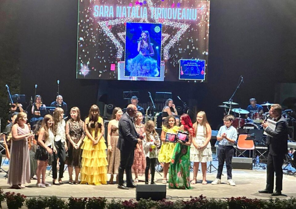 Suceveanca Sara Tîrnoveanu, elevă la „Arte”, a obținut trei premii importante la un festival de muzică din Italia