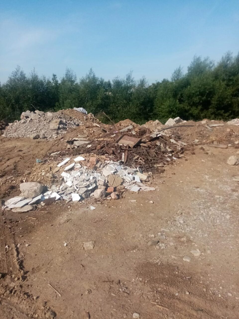 Deșeuri din construcție, la Salcea