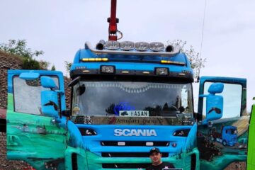 Cu frumoase imagini din „Țara Dornelor”, pictate pe camionul său de un artist din Vatra Dornei (Niko Art ), Alin Mujdei a obținut merituosul loc 5 la concursul Truck Tuning Art