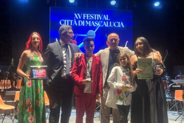 Suceveanca Sara Tîrnoveanu, elevă la „Arte”, a obținut trei premii importante la un festival de muzică din Italia