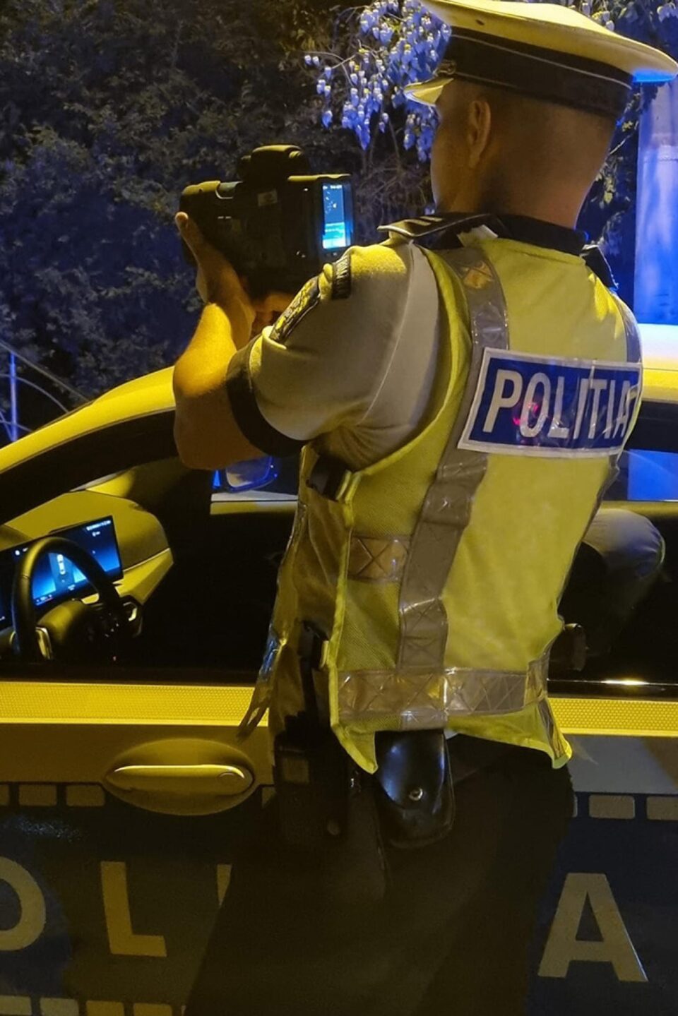 Un tânăr de 18 ani, prins fără permis în Suceava după ce a fost înregistrat de radar cu 101 km/h Un tânăr de 18 ani, prins fără permis în Suceava după ce a fost înregistrat de radar cu 101 km/h