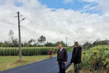 Strada Șuteni, din Moara Carp, este în plin proces de asfaltare