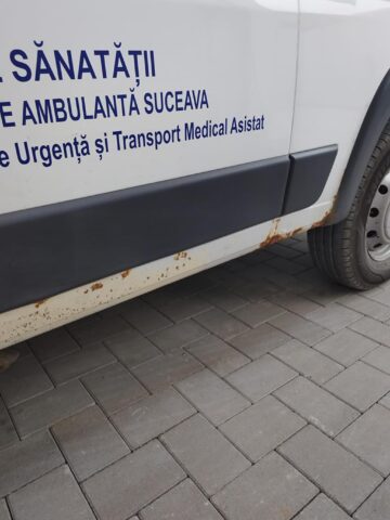 Ambulanțierii suceveni își riscă zilnic viața și pe cea a pacienților transportați, cu mașini care au peste 1 milion de kilometri parcurși