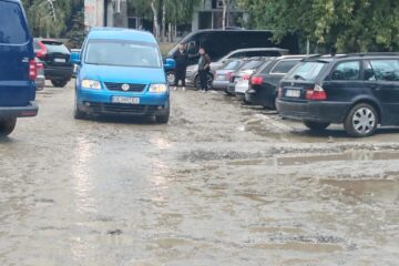 Așa arată fostul pietonal într-o zi ploioasă
