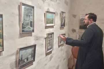 Expoziția de fotografie veche care surprinde și Turnul Lăpușneanu în diferite perioade