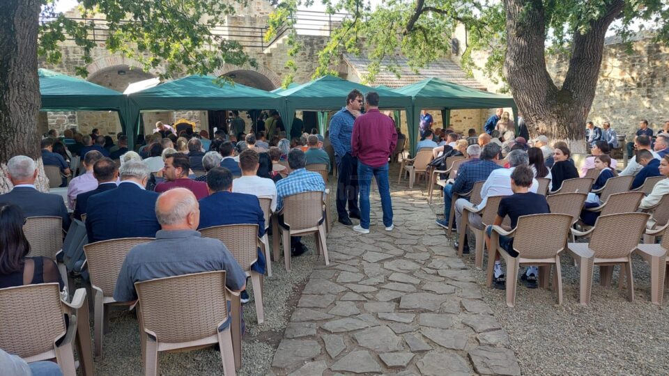 Public numeros la conferinta academicianului Ioan Aurel Pop, în Cetatea de Scaun a Sucevei