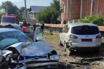 Mașinile implicate în accident
