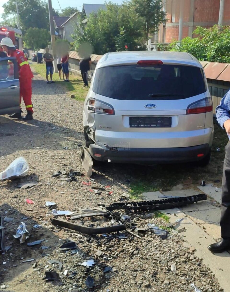 Mașinile implicate în accident
