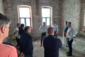 La sediul principal al Serviciului de Pașapoarte din Suceava este necesară refacerea tavanului