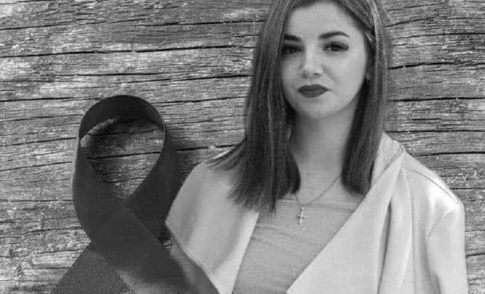 Ioana, o fată care abia împlinise de câteva luni de zile vârsta de 18 ani, și-a pus capăt zilelor Ioana, o fată care abia împlinise de câteva luni de zile vârsta de 18 ani, și-a pus capăt zilelor