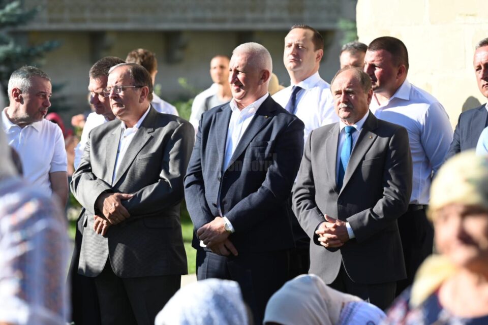 Oficialități la Putna