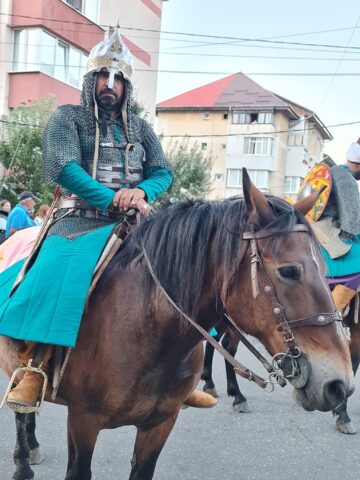 Parada a plecat din capătul cartierului Obcini