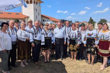 Șeful administrației județene, Gheorghe Flutur, prezent la ediția de anul acesta a festivalului „Jocul pe toloacă”
