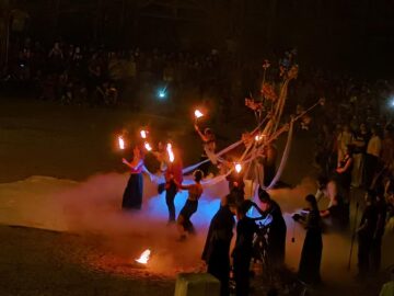 Spectacolele cu foc din Cetatea Sucevei, magia serilor de Festival Medieval
