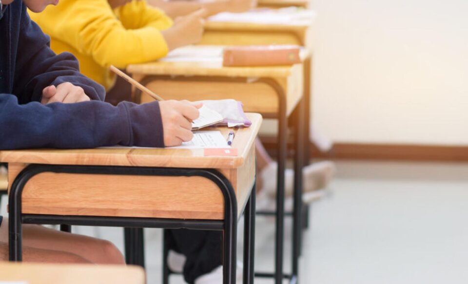 Eminescu sau Bacovia, pentru elevii de la real, Arghezi sau Stănescu, la uman, la bacalaureatul din toamnă Eminescu sau Bacovia, pentru elevii de la real, Arghezi sau Stănescu, la uman, la bacalaureatul din toamnă