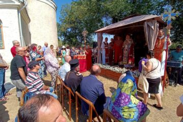 Sfanta Liturghie in Altarul de vara de la Manastirea Hagigadar