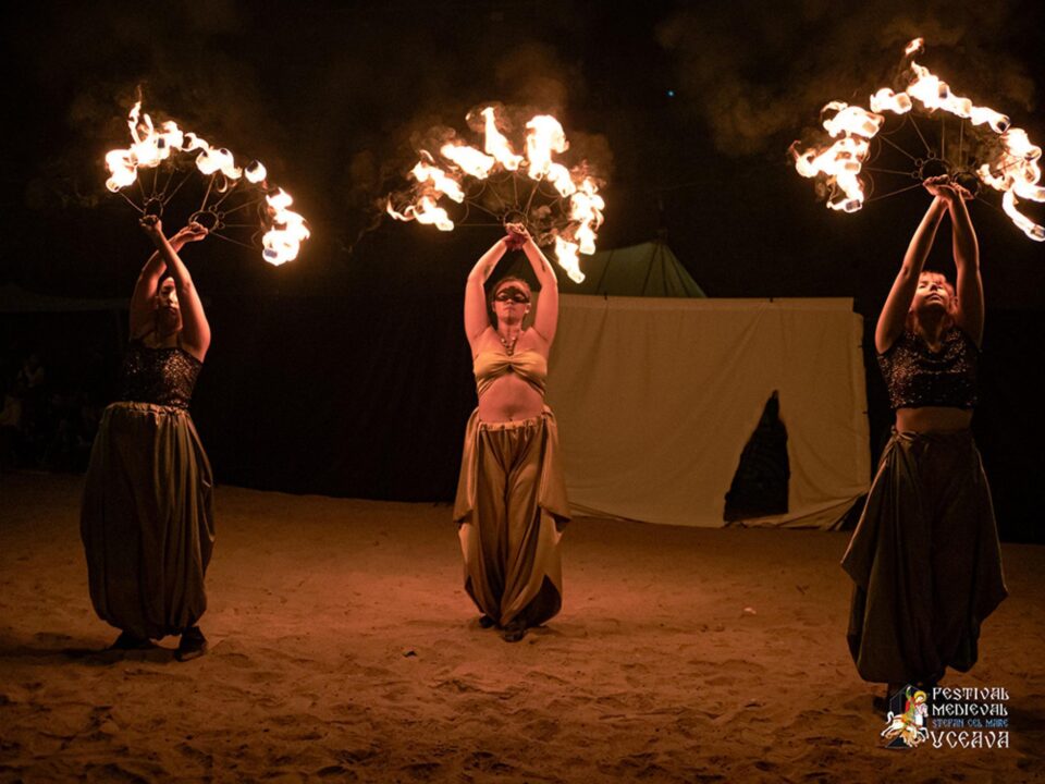 Spectacolele cu foc din Cetatea Sucevei, magia serilor de Festival Medieval