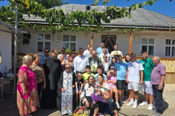 O femeie din Șcheia, Maria Butnari a fost sărbătorită de familie și primăria Șcheia la împlinirea a 100 de ani