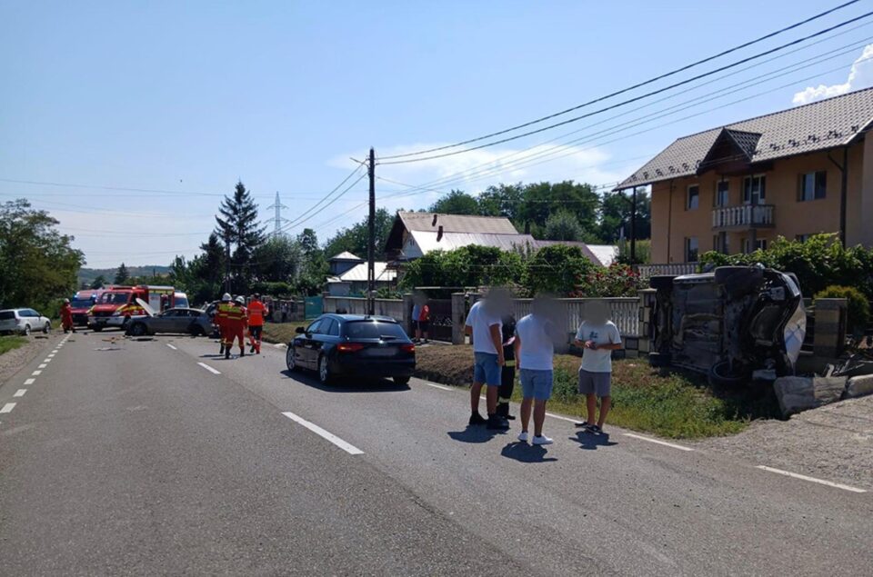 Accidentul cu trei mașini de pe E 85, de la Bunești, produs din cauza grabei de a depăși