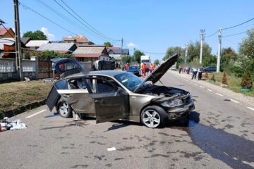 Accidentul cu trei mașini de pe E 85, de la Bunești, produs din cauza grabei de a depăși