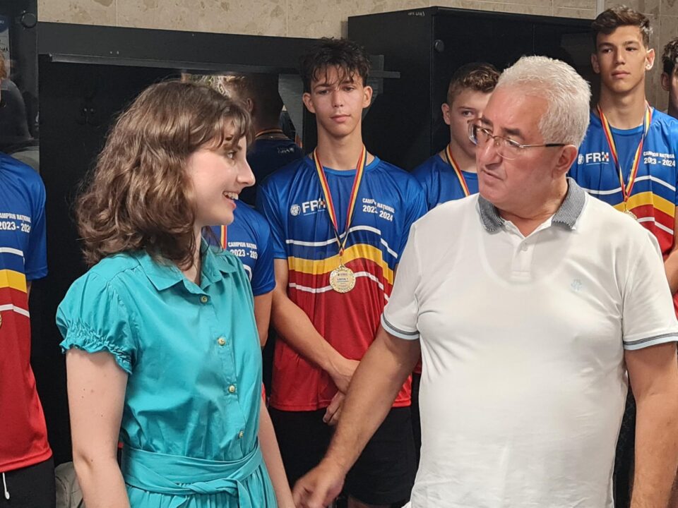 Premiu de 5000 lei acordat de Primăria Suceava singurei absolvente cu media 10 la Bacalaureat, Maria Laura Negru 4