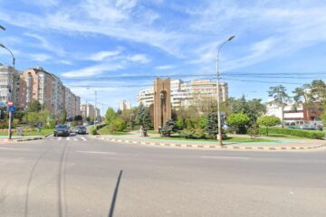La intersecția bulevardului principal cu Calea Obcinilor va fi amenajat un uriaș sens giratoriu