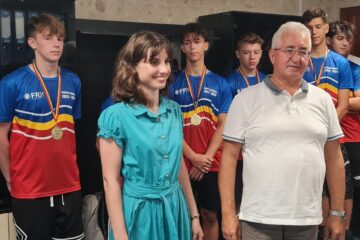 Premiu de 5000 lei acordat de Primăria Suceava singurei absolvente cu media 10 la Bacalaureat, Maria Laura Negru 1
