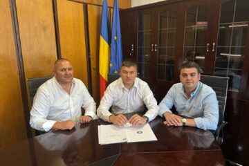 Semnarea contractului pentru extinderea sistemului de alimentare cu apă și a rețelei de canalizare din Slatina