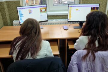 200 de euro pentru achiziționarea unui calculator, pentru elevii și studenții cu dificultăți financiare