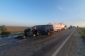 Două persoane implicate în cumplitul accident de pe E85 și-au pierdut viața