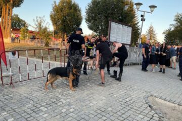 Un participant la festivalul de rock de la cetate, depistat de câinele polițist Bic cu un cuțit