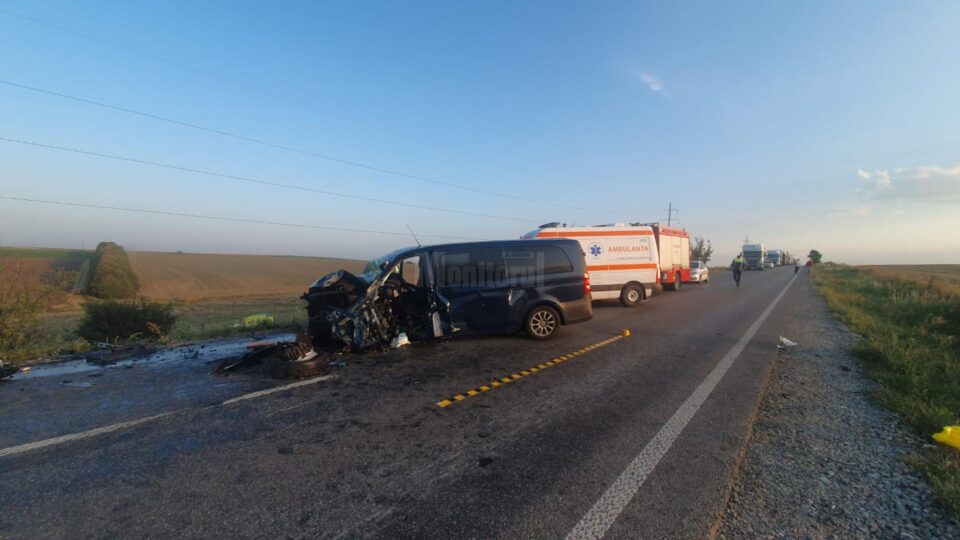 Doi morți și opt răniți după un grav accident petrecut pe E85