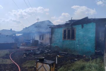 Incendiu extins de la bucătăria de vară la o casă