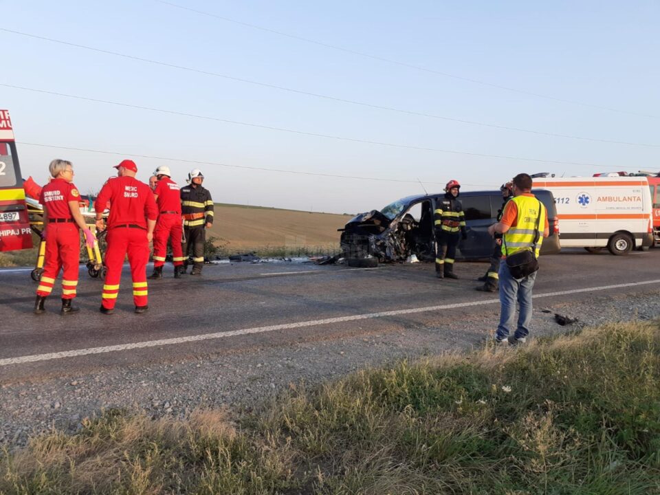 Doi morți și opt răniți după un grav accident petrecut pe E85