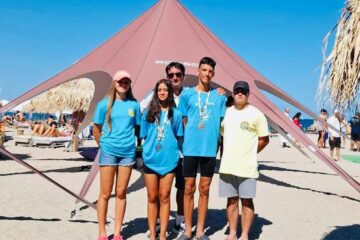 Înotătorii de la CSȘ Gura Humorului alături de antrenorul Gabriel Pînzaru