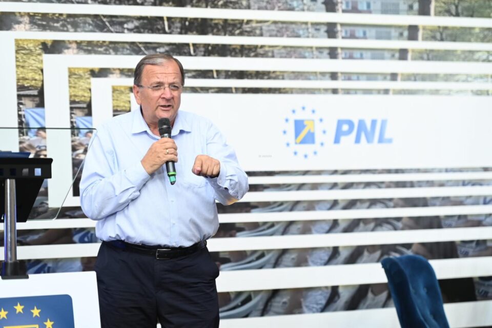 Gheorghe Flutur i-a îndemnat pe tinerii din Moldova să promoveze acasa valorile europene