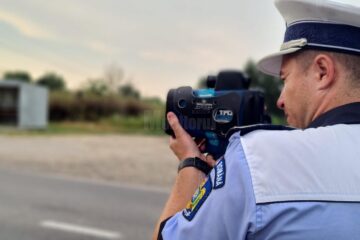 La 72 de ani, fără permis de conducere, înregistrat cu 104 km/h în localitate