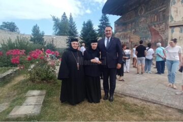 Candidatul pentru președinția României Andi Grosaru a vizitat mănăstirile Humor și Voroneț