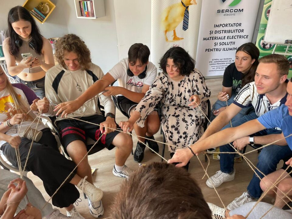 Școala de vară „La Marginea Școlii”, „o investiție în sănătatea mintală și dezvoltarea emoțională a tinerilor”, la Rădăuți