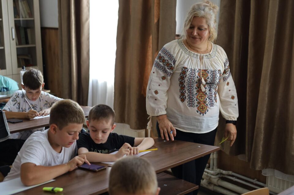 Director-adjunct Cristina Poenaru, profesor învățământ primar