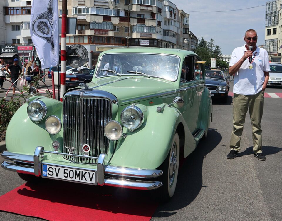 Iulian Todirică, președintele Filialei Suceava a Retromobil Club România Retro în Bucovina Iulian Todirică, președintele Filialei Suceava a Retromobil Club România Retro în Bucovina